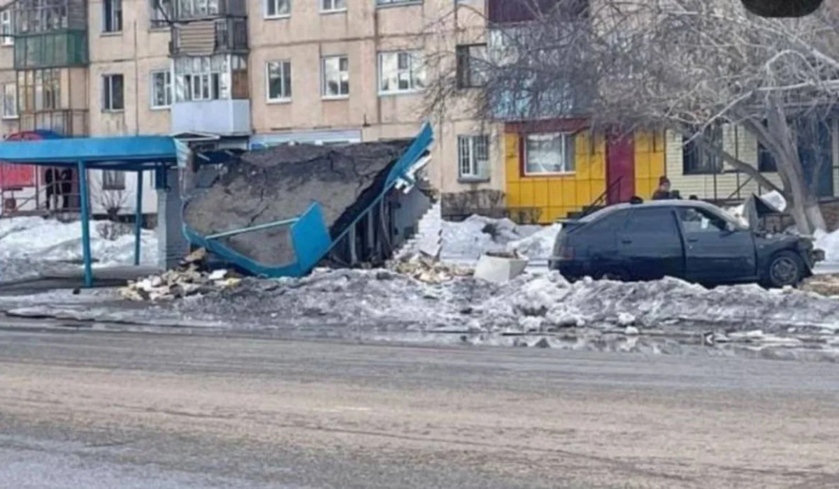 Арқалықта мас жүргізуші аялдаманы бұзып кетті