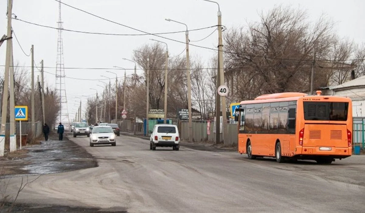 Екібастұзда автобуста қыз баланы тұншықтырған ер адам іздестіріліп жатыр