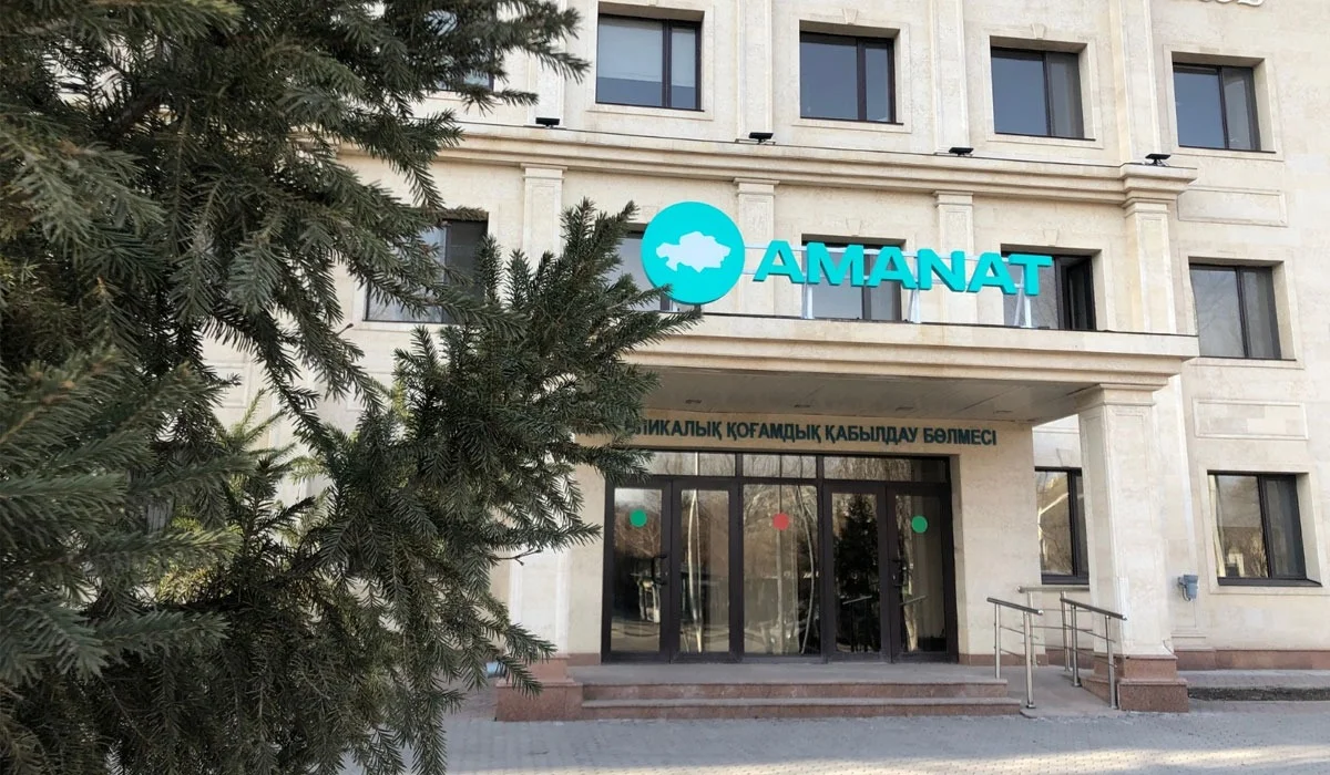 Мәжіліс депутаттары «AMANAT» алаңында азаматтарды қабылдайды