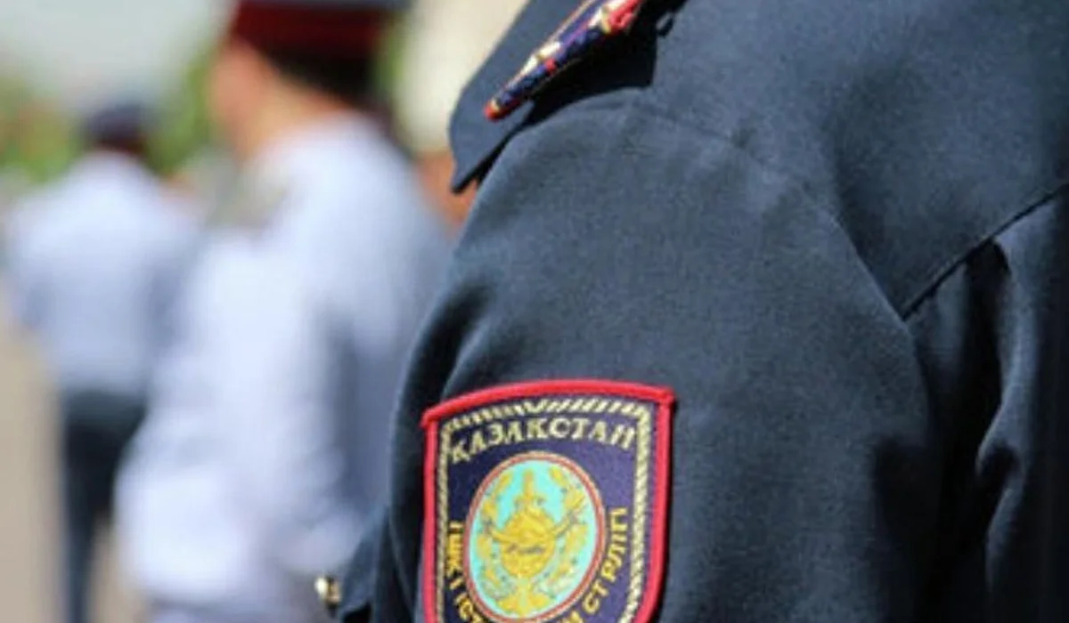 Қостанайда полицейлер үйде жалғыз қалып қойған 3 жасар баланы құтқарып қалды