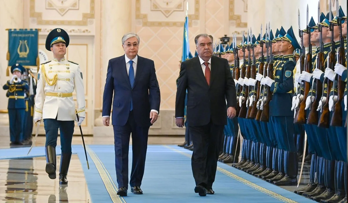 Тоқаев Ақордада Тәжікстан президентін қарсы алды