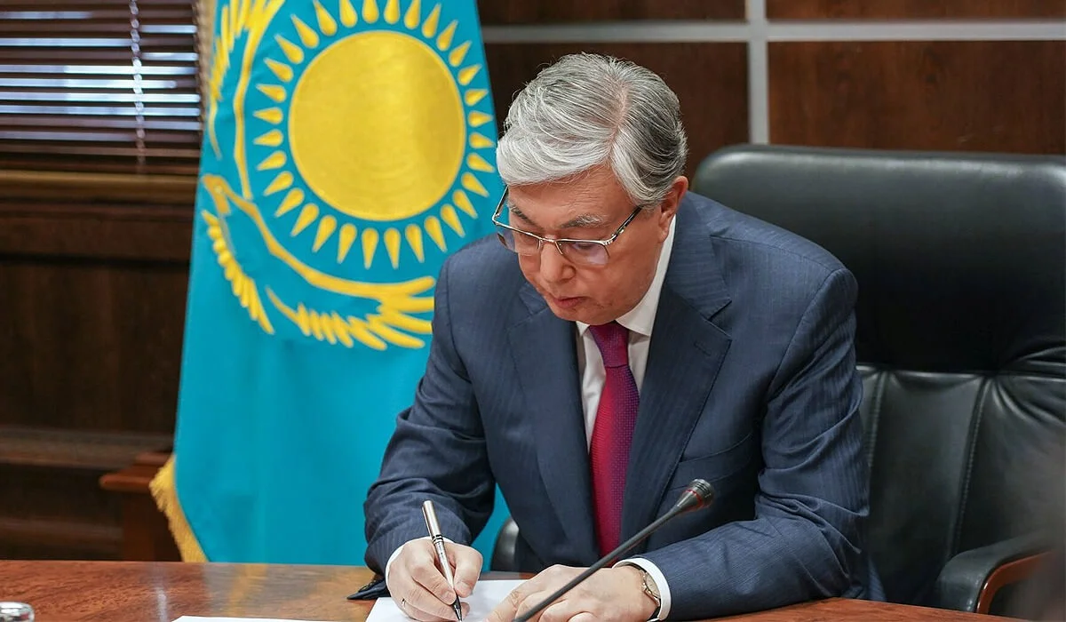Қасым-Жомарт Тоқаев қазақстандықтарды Жеңіс күнімен құттықтады