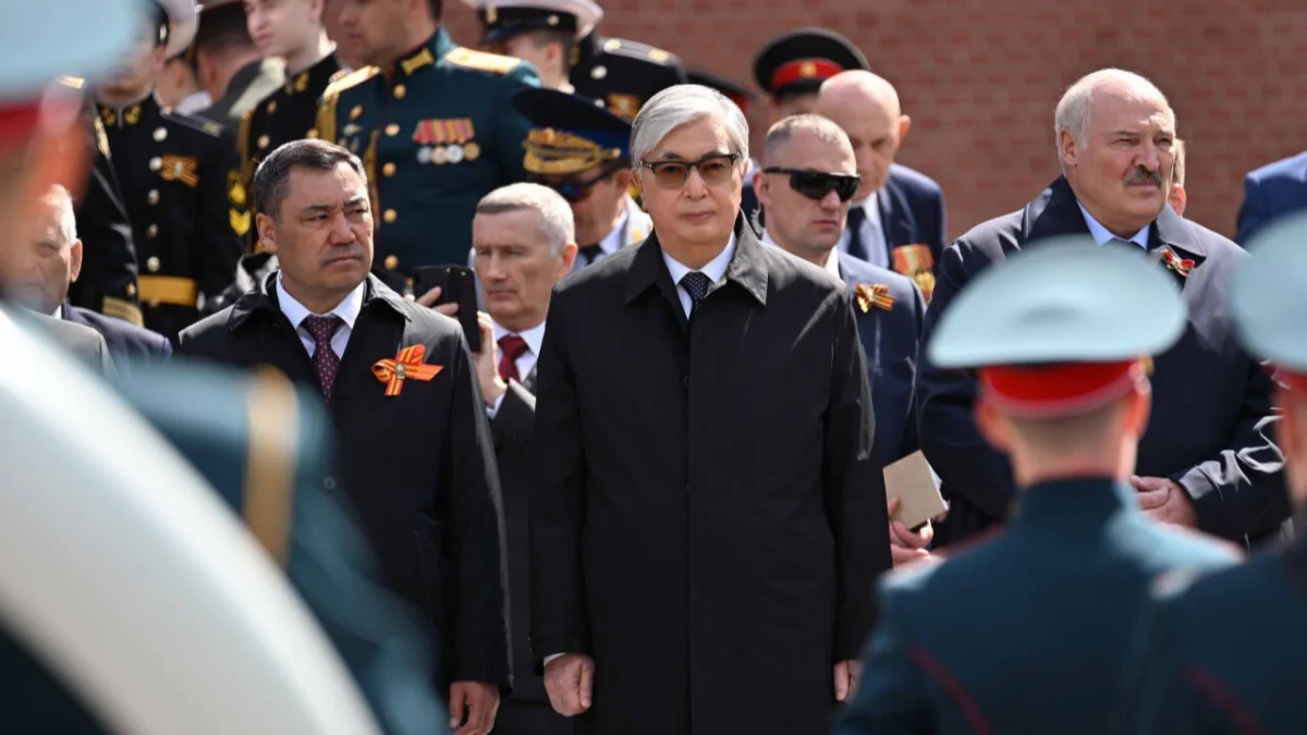 Президент Жеңіс күніне арналған әскери парадқа барды