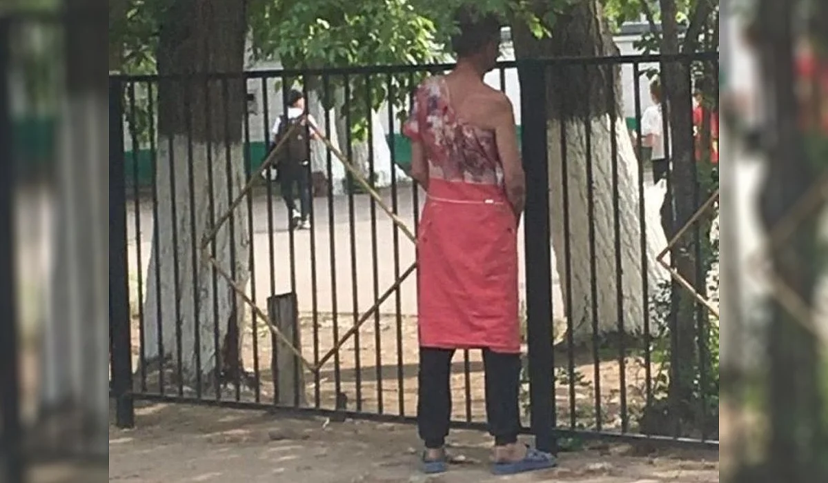 Павлодарда мектеп қоршауынан балаларды сырттай бақылаған ер адам ұсталды