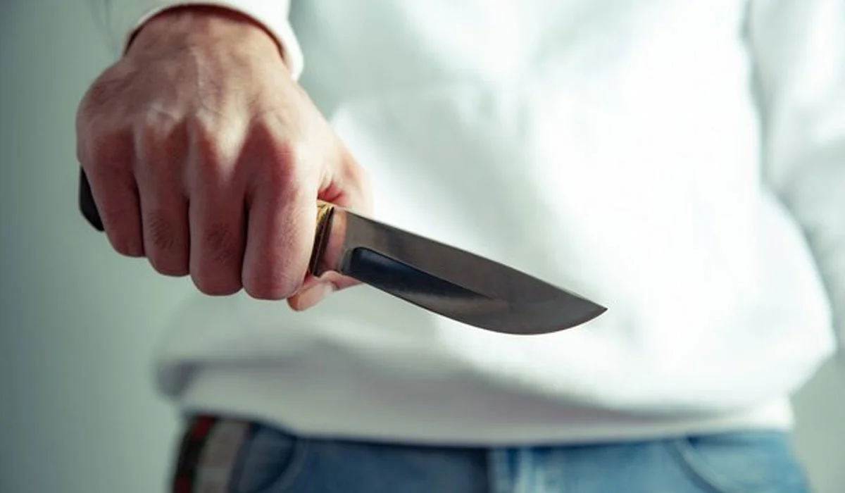 Семейде жаппай төбелес болып, 13 жастағы бала пышақ жарақатынан көз жұмды