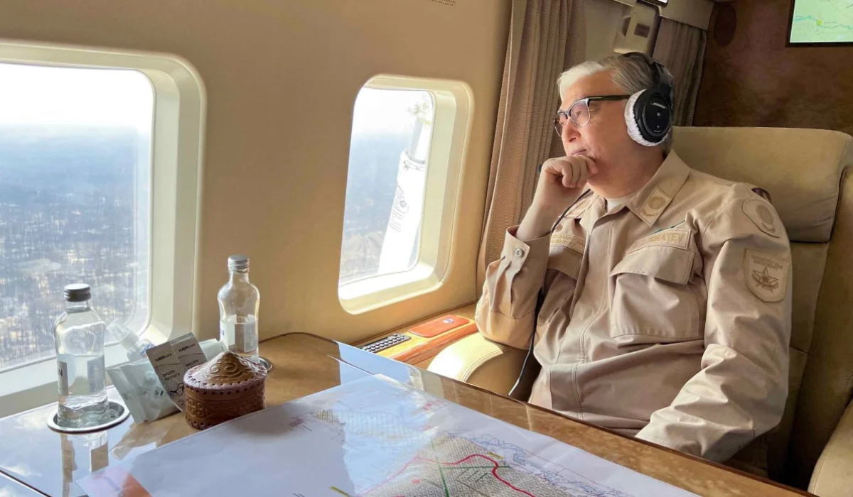 Президент Абай облысындағы өрт аумағын тікұшақпен аралап шықты