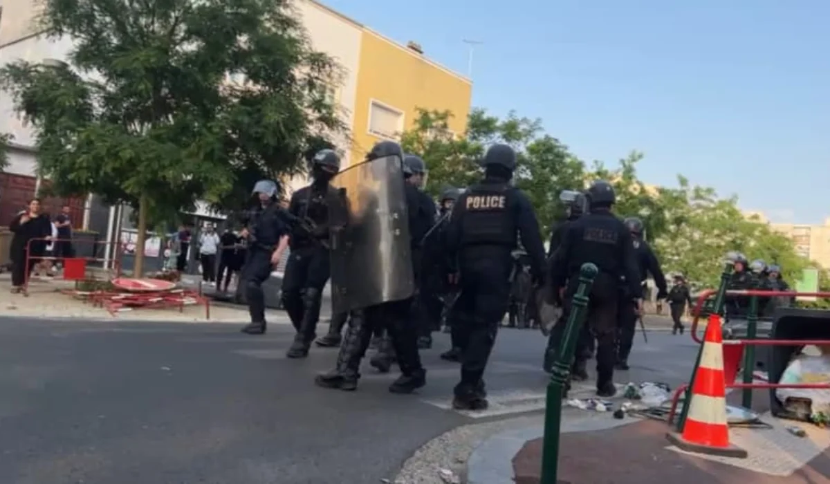 Париждегі тәртіпсіздік салдарынан 20 полиция қызметкері зардап шекті
