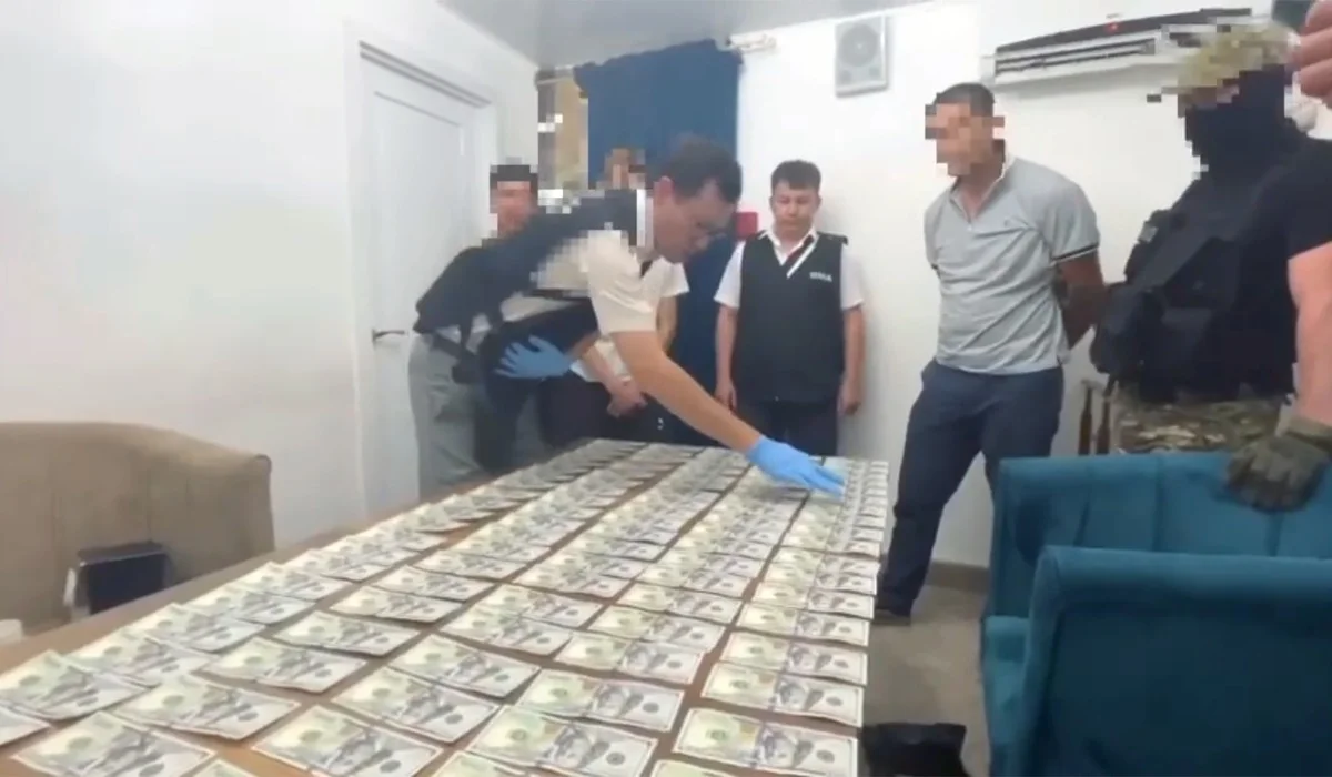 Шымкентте аса ірі көлемде жалған ақша жасап, есірткі сатумен айналысқан топ ұсталды
