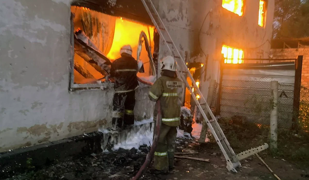 Заречный кентінде тұрғын үй өртеніп, екі адам зардап шекті