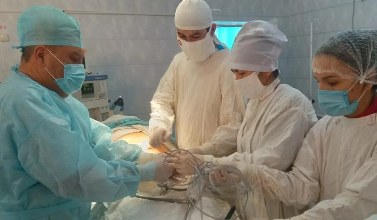 «Ес-түссіз нөлдік қысыммен жеткізілген»: Жамбылда жүрегіне пышақ сұғылған науқасты дәрігерлер аман алып қалды