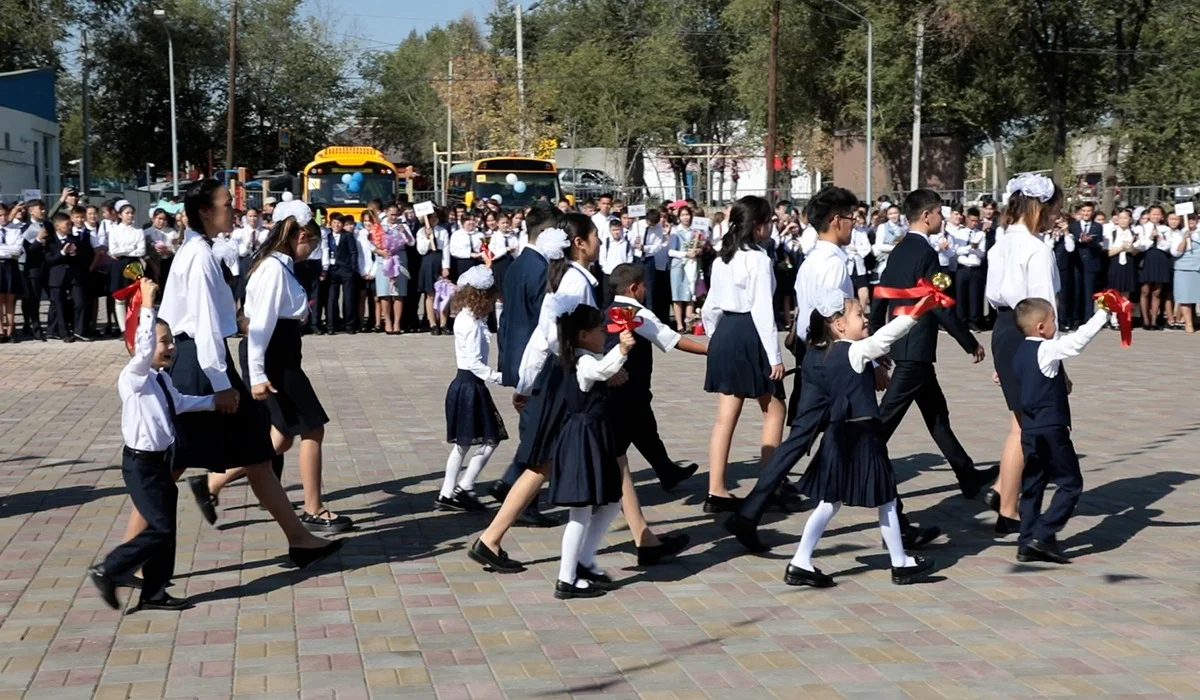 Бүгін – Білім күні: 382 мың оқушы алғаш рет мектеп табалдырығын аттады