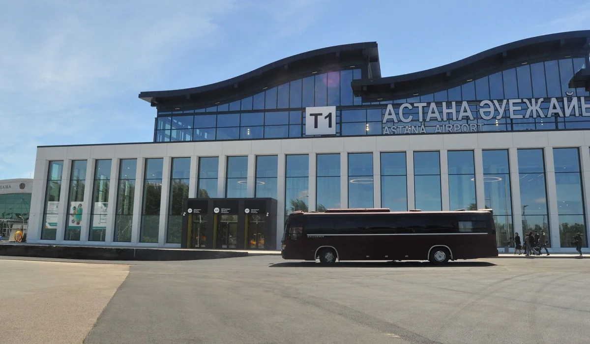 Астана әуежайында жүк тиеушілер жолаушылардың чемоданынан ақша, алтындарды ұрлап келген