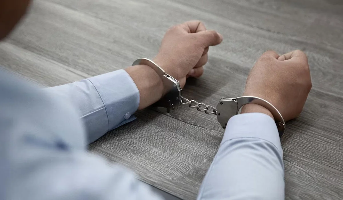 Алматы қалалық білім басқармасының шенеунігі ұсталды