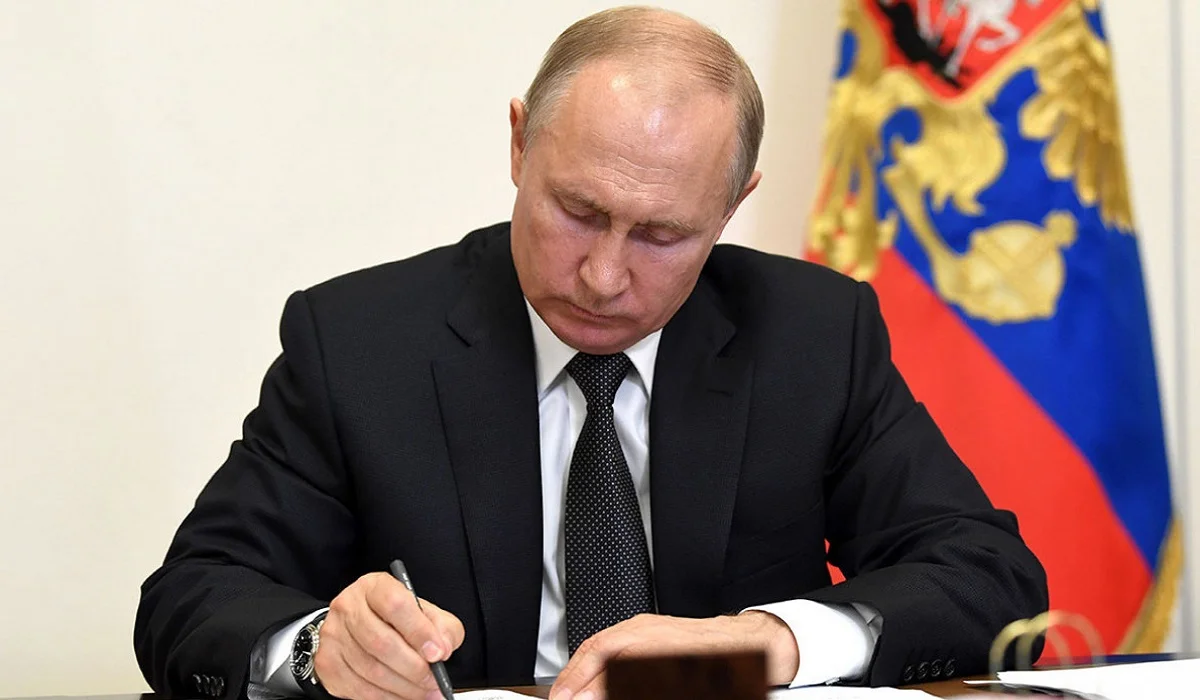 Путин үш елдің азаматтары үшін Ресей азаматтығын алуды жеңілдетті