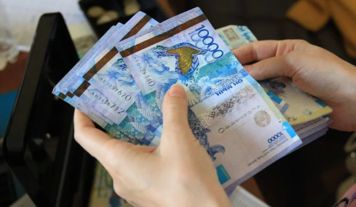 Алматыда мектеп директоры мен есепшілері 242 млн теңге жымқырған