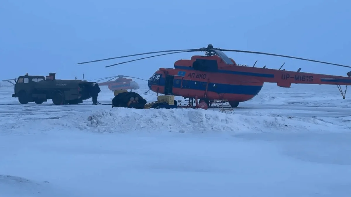 Құтқарушылар қалың қар түскен Марқакөлде өрістегі жылқыларды тікұшақпен іздеуде