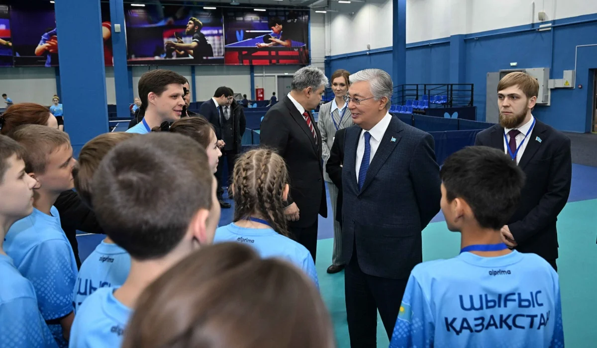 Президент Өскемендегі үстел теннисі орталығын аралады