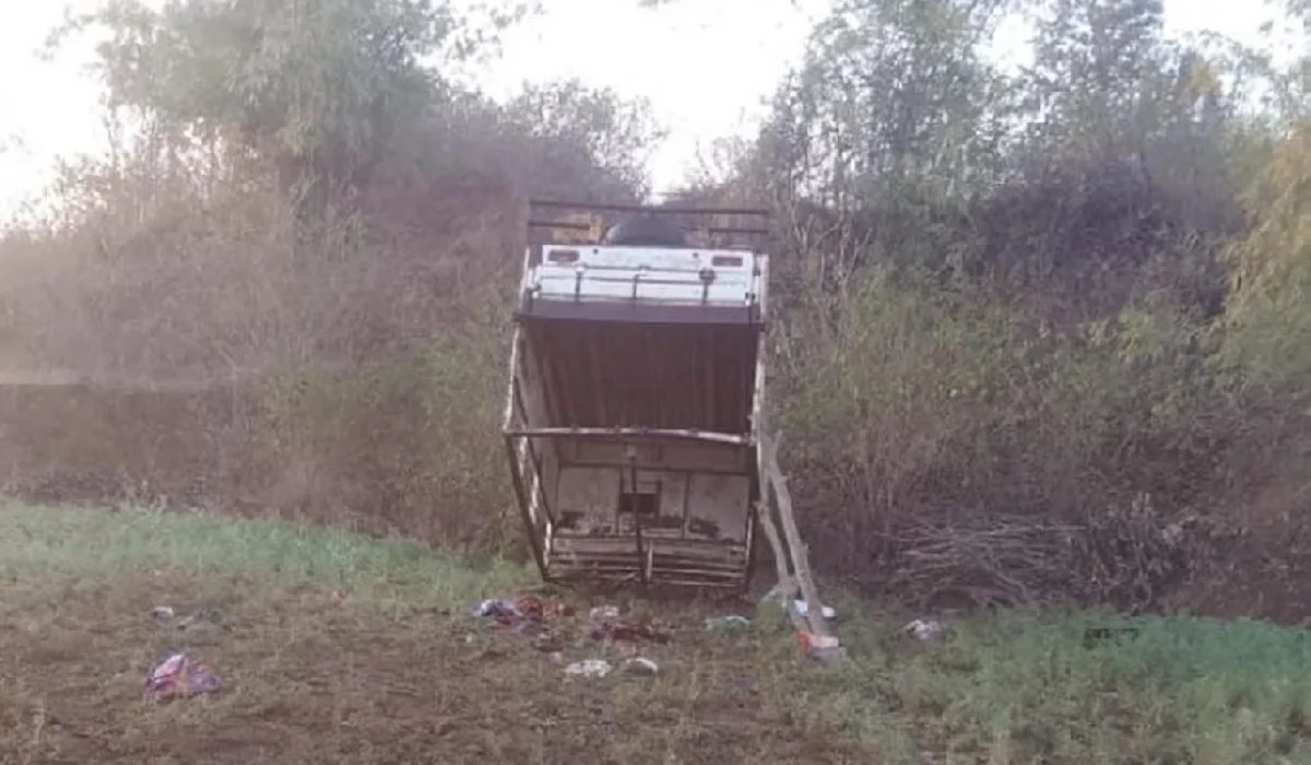 Үндістанда тойдан қайтқан көлік аударылып, 14 адам мерт болды