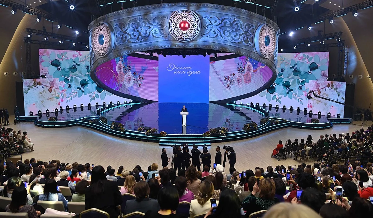 Тоқаев: әйелді құрметтей білген қоғам мәдениетті, өркениетті қоғам