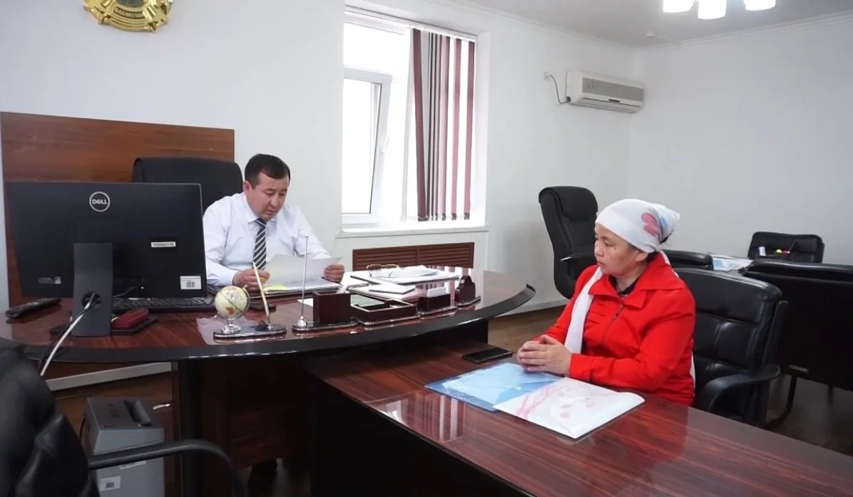 «Жөргекпұлын бөгде біреу алып отырған»: Жамбылдық тұрғын ұлының шетінеп кеткенін дәлелдей алмай жүр