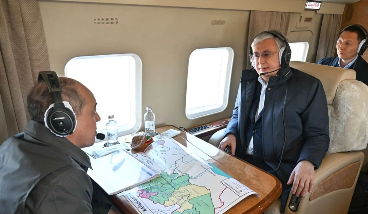 Президент БҚО-ның су басқан аумақтарын тікұшақпен аралап көрді