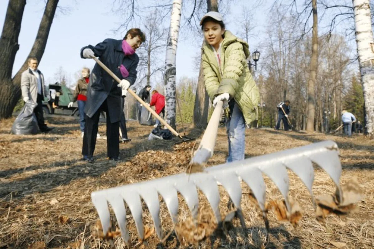 "Тосын сый". Астана әкімдігі көше қазып, үш жерге 150 мың теңге жасырып қойды