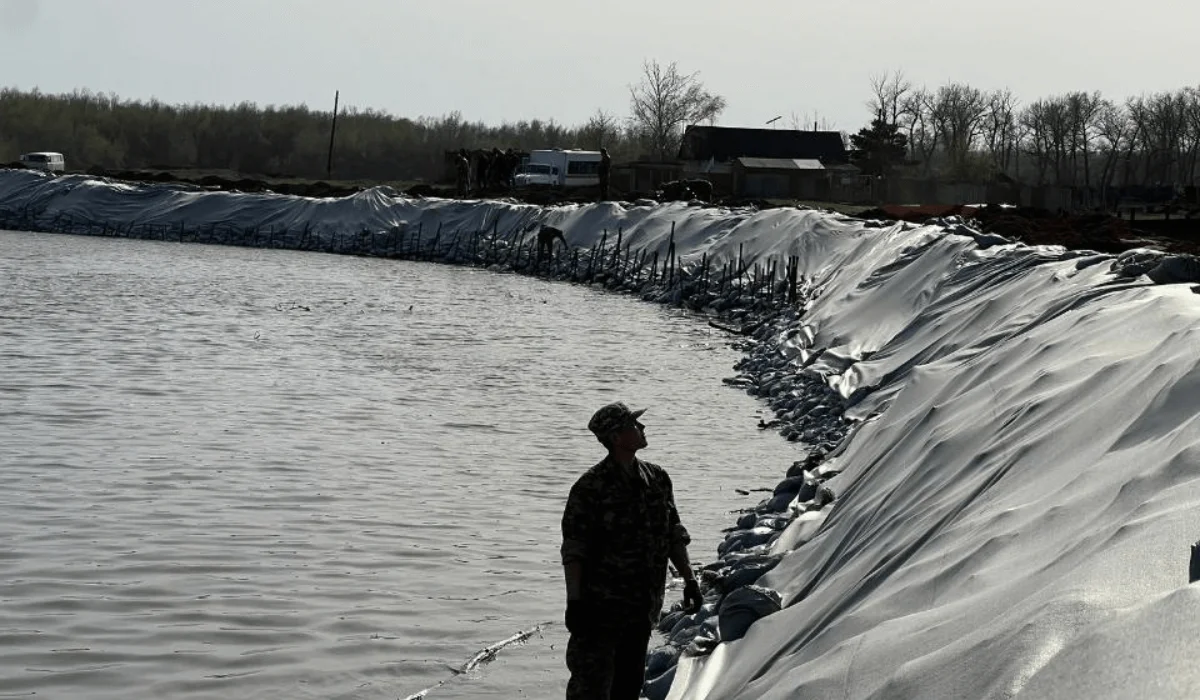 БҚО-дағы су тасқыны: Жайық өзені қауіпті деңгейге жетіп қалды