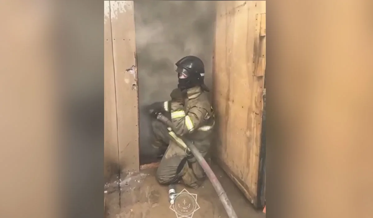 Астанада жаңадан салынып жатқан нысан өртке оранды (ВИДЕО)