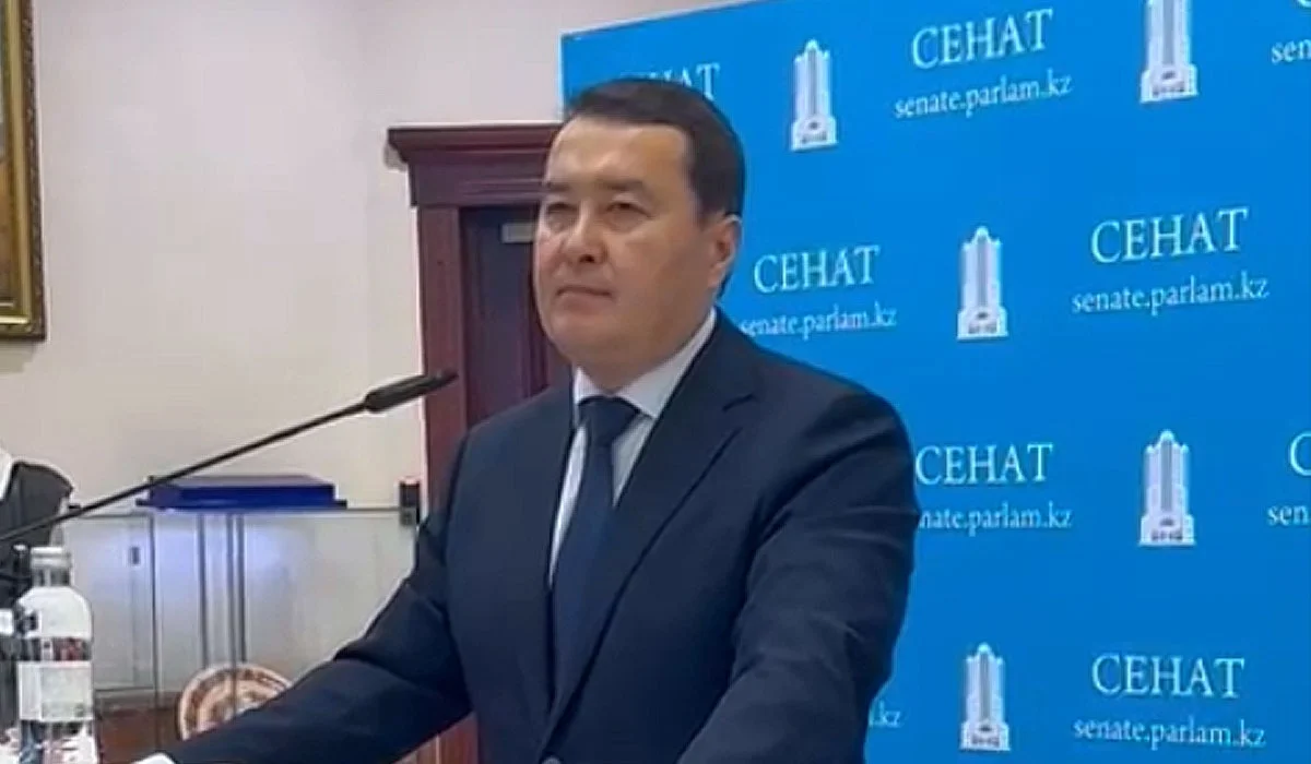 Екі аптаға созылған сыпайылық шегіне жетті: Әлихан Смайылов қолын сілтеп брифингтен шығып кетті