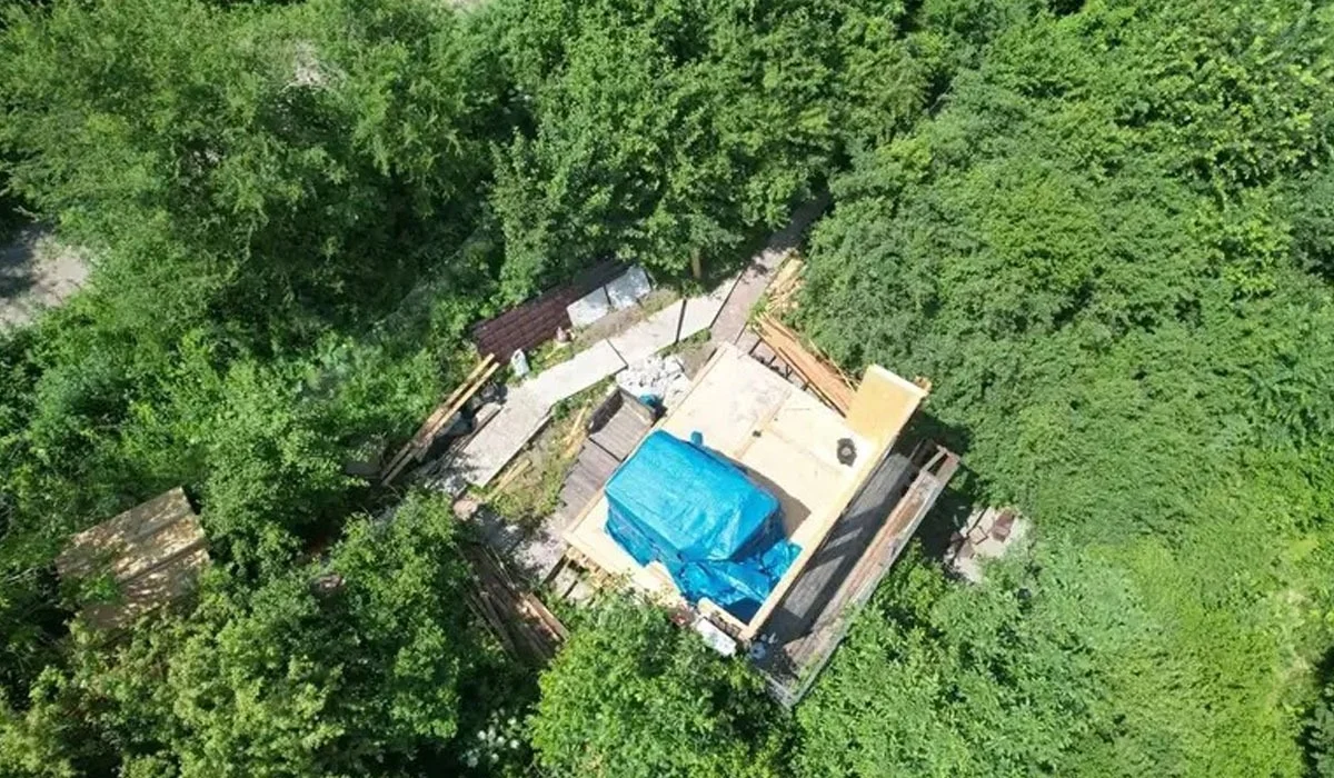 Алматының тау бөктерінде үш бірдей заңсыз нысан сүрілді