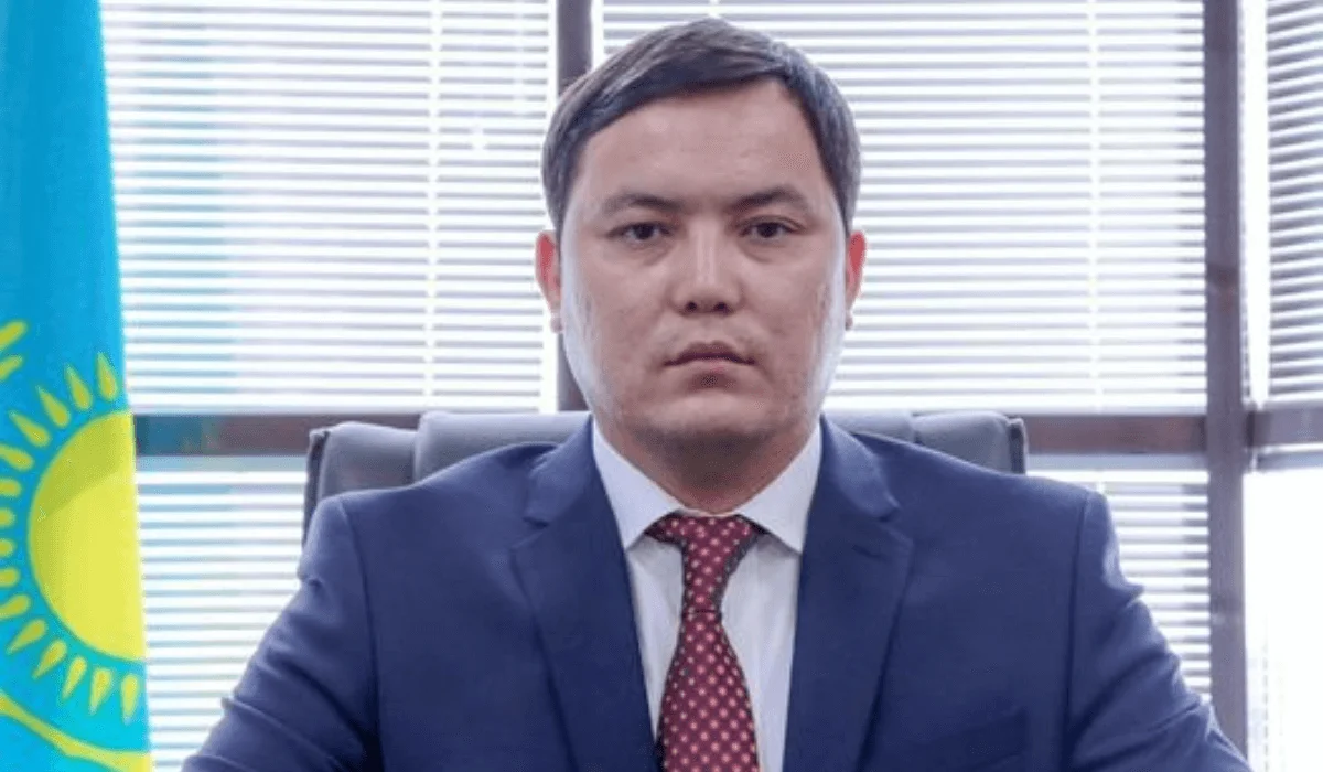 Атырауда әйелін тепкінің астына алған экс-әкімге қатысты сот үкімі шықты