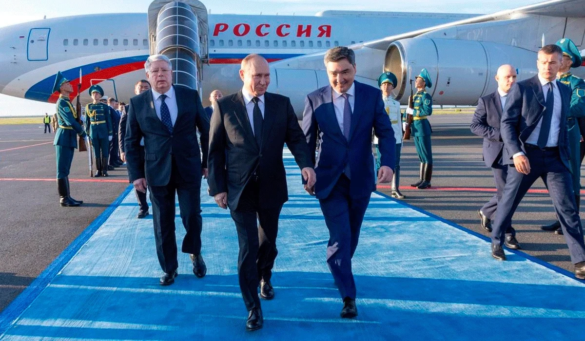 Владимир Путин ШЫҰ саммитіне қатысу үшін Астанаға келді