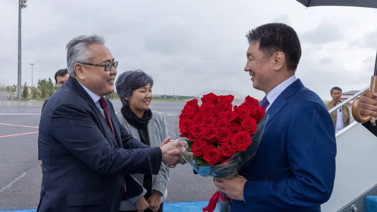 Моңғолия Президенті ШЫҰ саммитіне қатысу үшін Астанаға ұшып келді