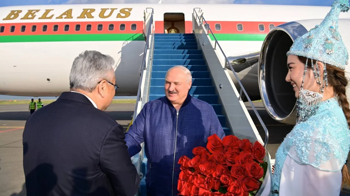 Лукашенко ШЫҰ саммитіне қатысу үшін Астанаға келді