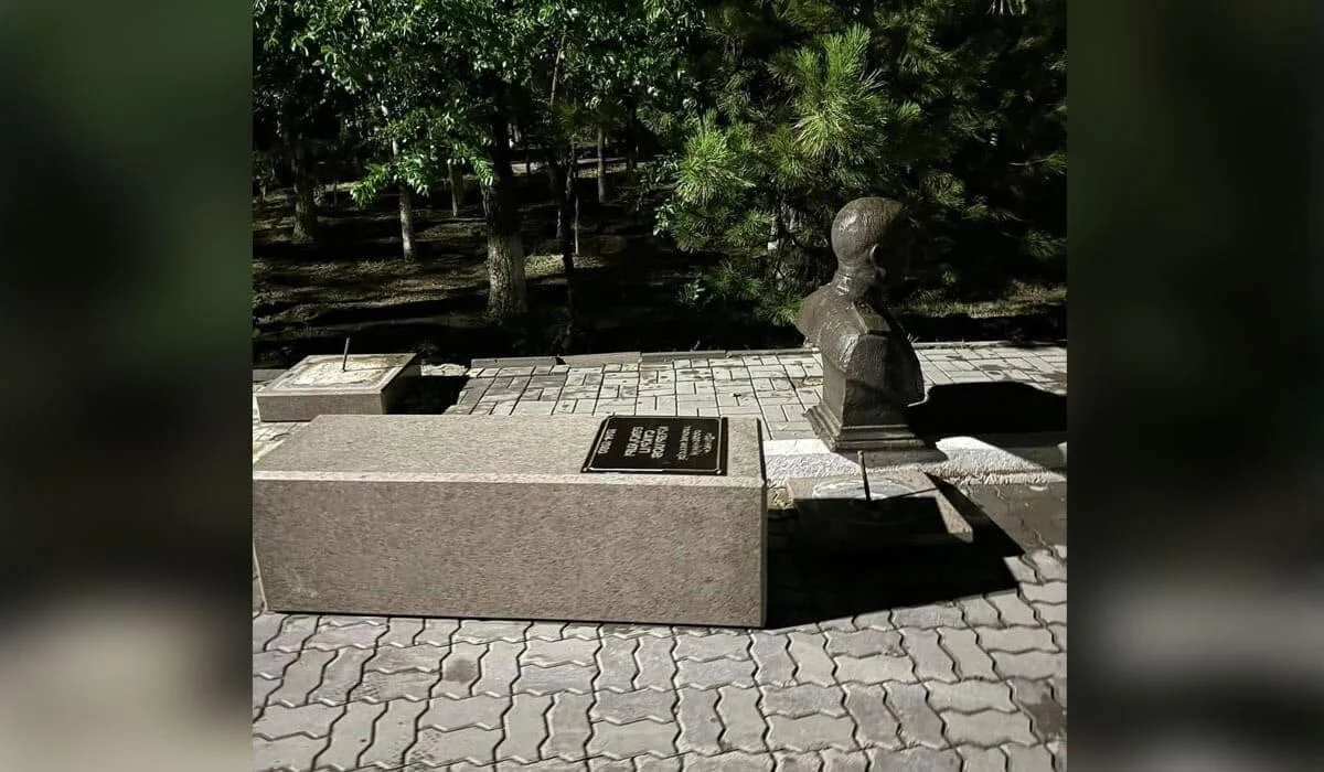 Ескерткіш баланы басып қалды: Атырау полициясы оқиға куәгерлерін іздеп жатыр