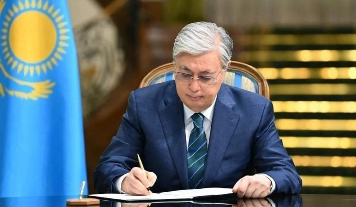 Президент Әкімшілік құқық бұзушылық туралы кодекске өзгерістер енгізетін заңға қол қойды