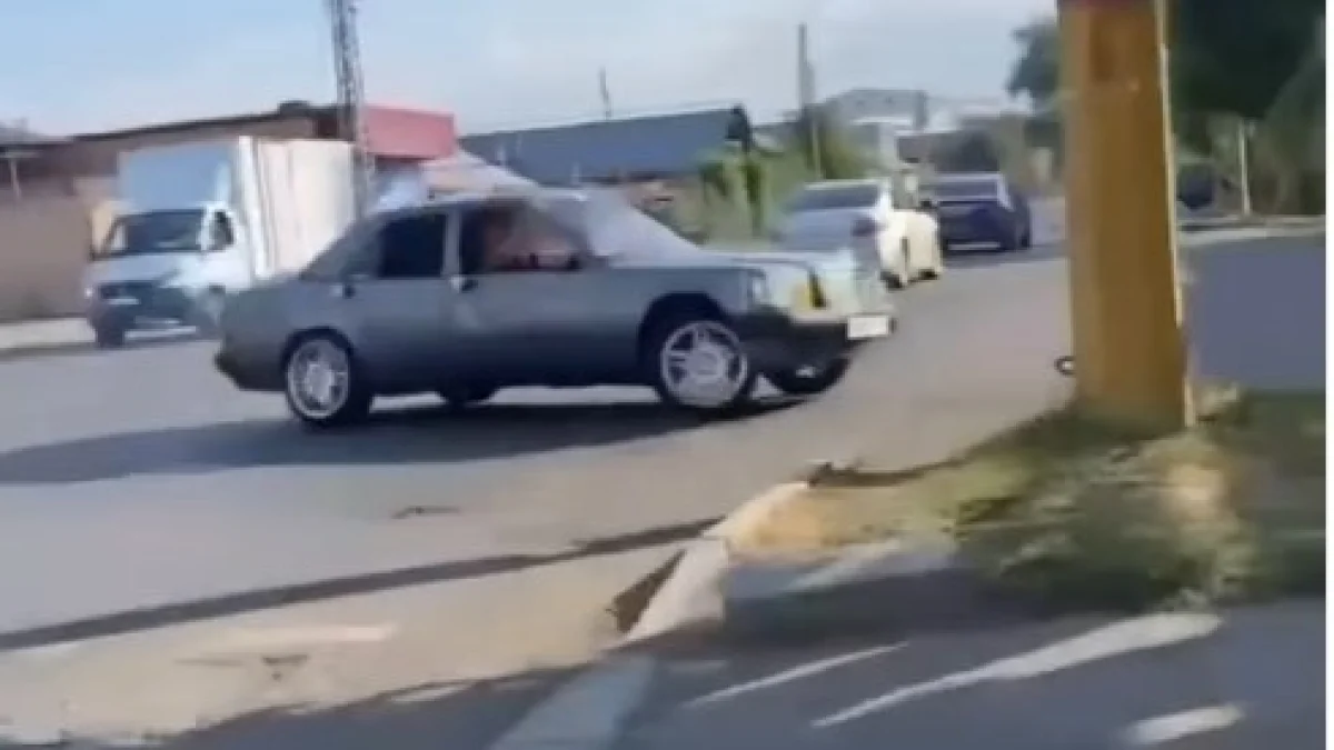 Таразда жол ережесін бұзып, әлеуметтік желіні шулатқан жүргізуші ұсталды