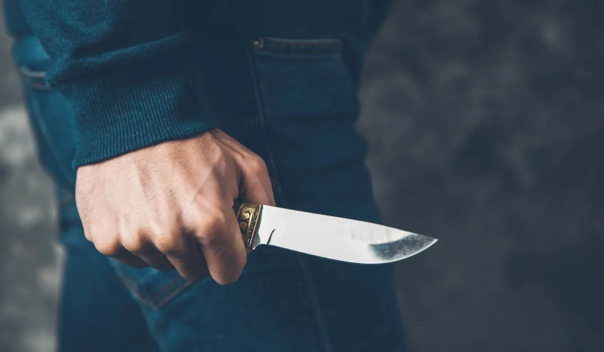 Құсмұрында белгісіз біреу әйелді бауыздап кеткен