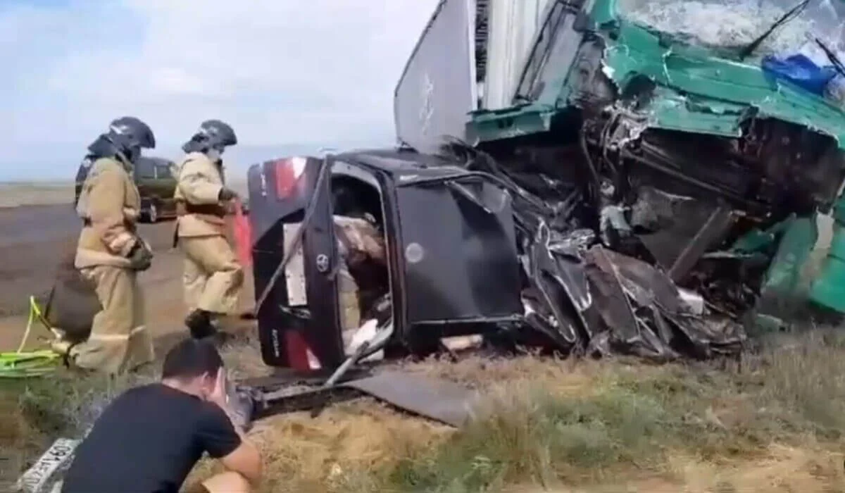 Сегіз адам өліп кеткен жол апатынан кейін жүк көлігінің жүргізушісі 2 айға қамалды