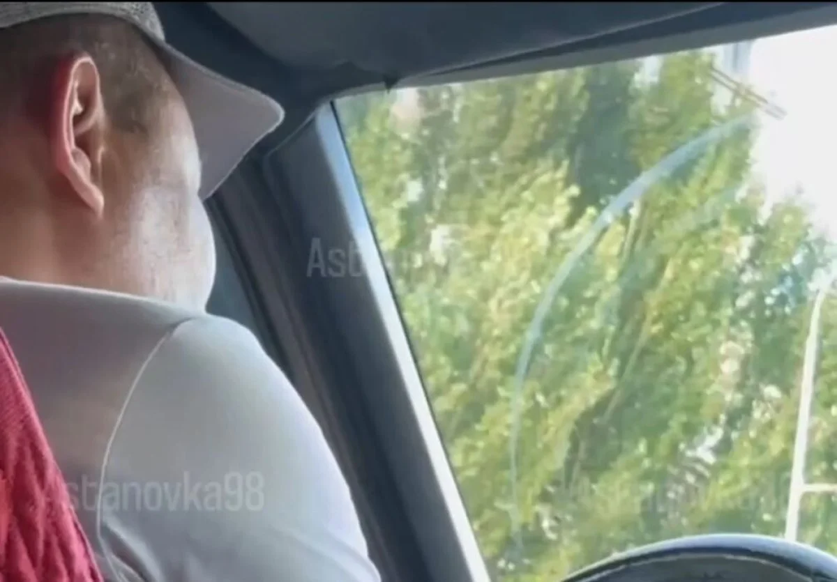 Астанада такси жүргізушісі жолаушының көзінше мастурбация жасаған