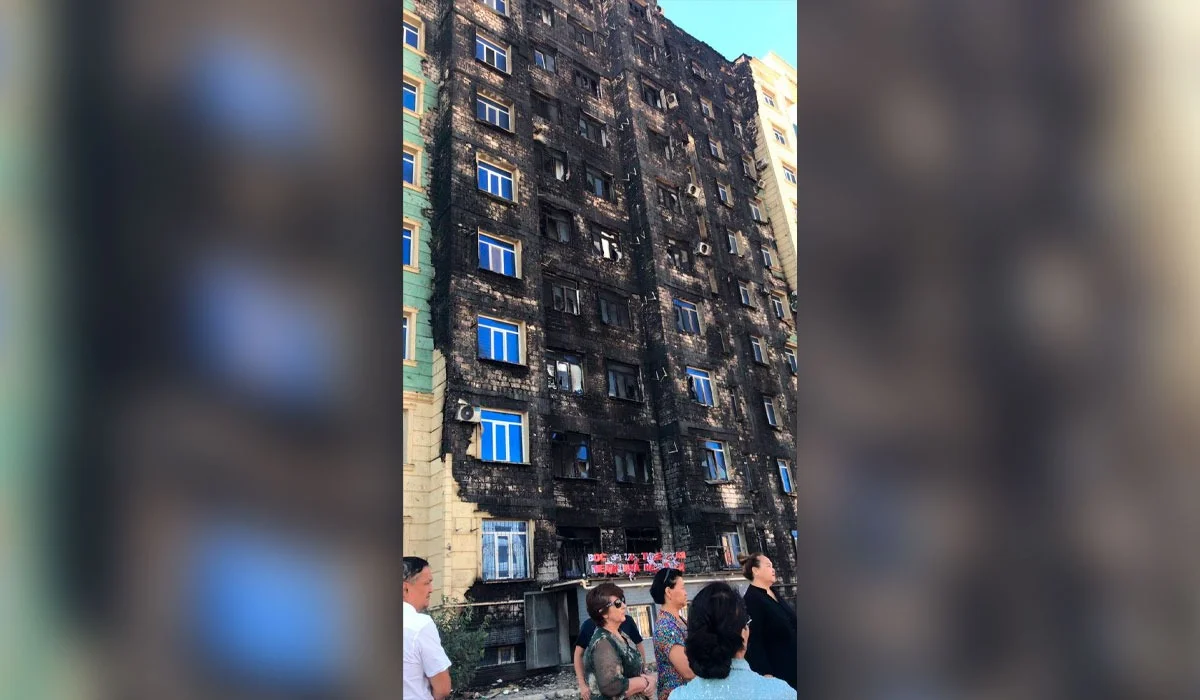 Ақтауда жаңа тұрғын үйдің қасбеті өртенді
