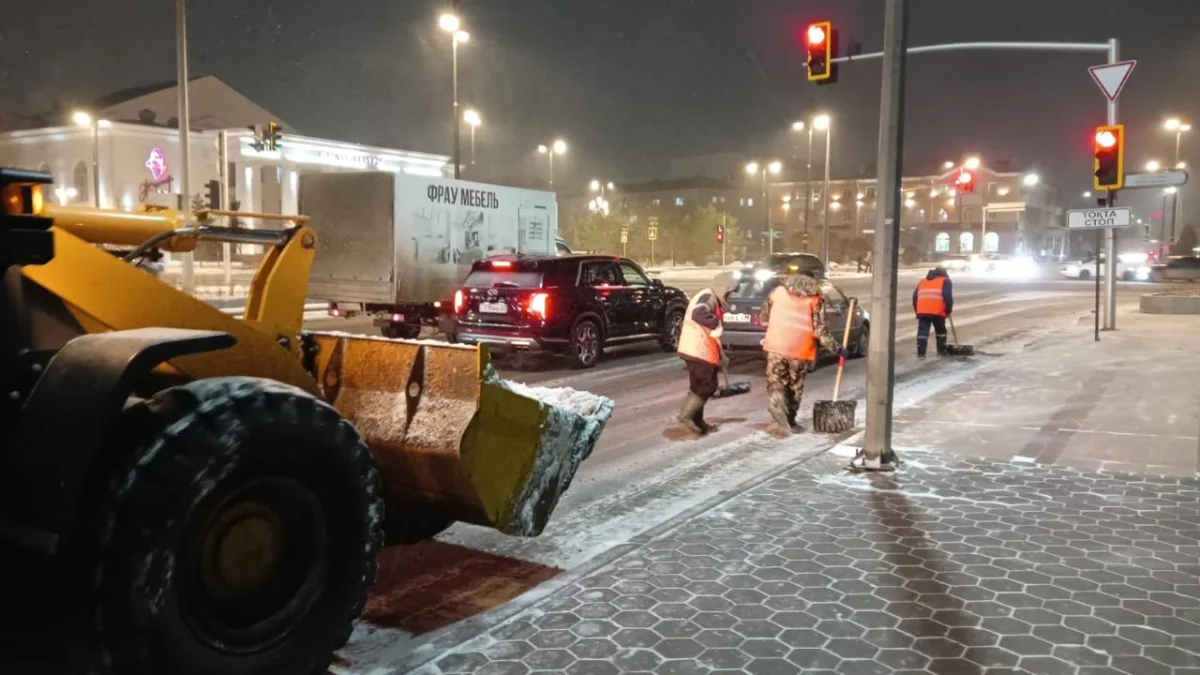 Астанада қар тазалау жұмыстары тәулік бойы күшейтілген режимде жүріп жатыр