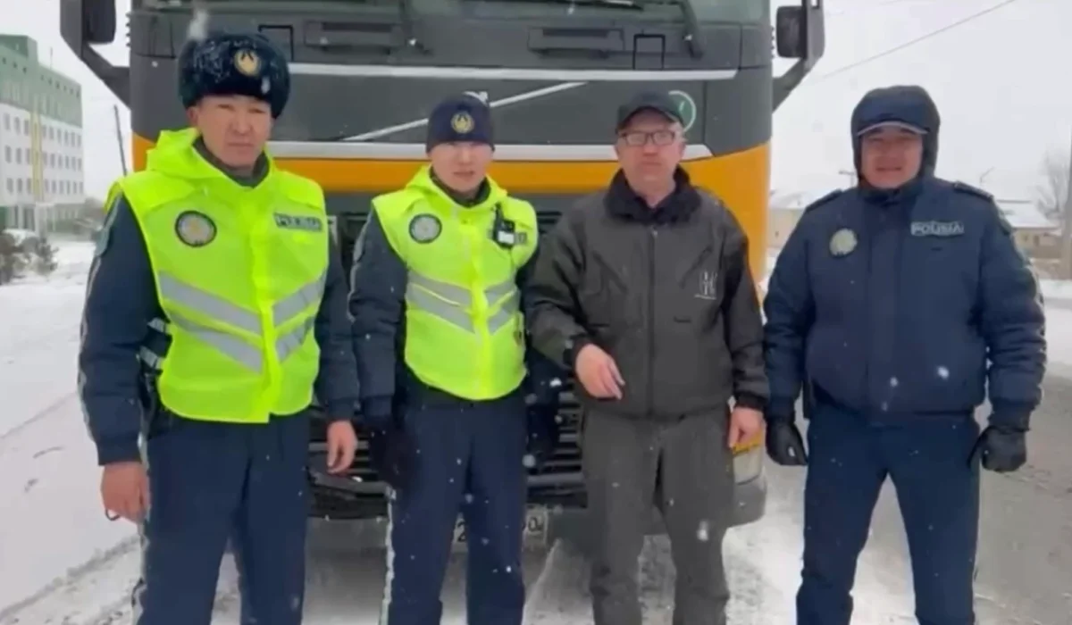 Абай облысында жолда тұрып қалған шетелдік жүргізушіге көмек көрсетілді