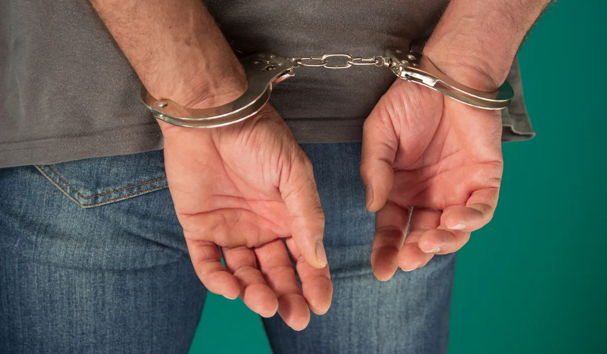 Рейдерлікпен айналысқан: кәсіпкерлерге 1 млрд теңгеден астам шығын келтірген топ ұсталды