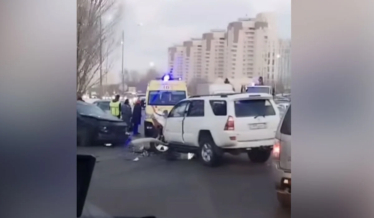 Астананың сол жағалауында болған жол апатынан біренеше адам зардап шекті