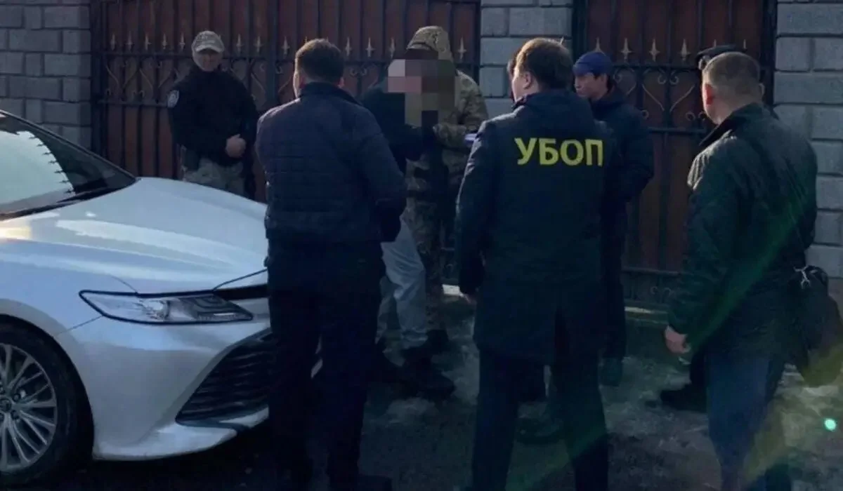 Үштөбеде кәсіпкерді бопсалап, 10 млн теңге талап еткен блогер ұсталды