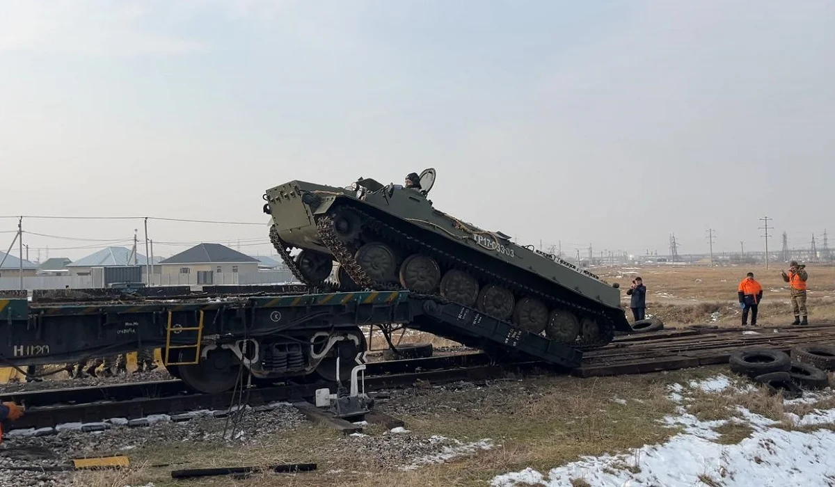 Қорғаныс министрлігі «танктерді» пойызға дұрыс тиеуді үйреніп жатыр (ФОТО)