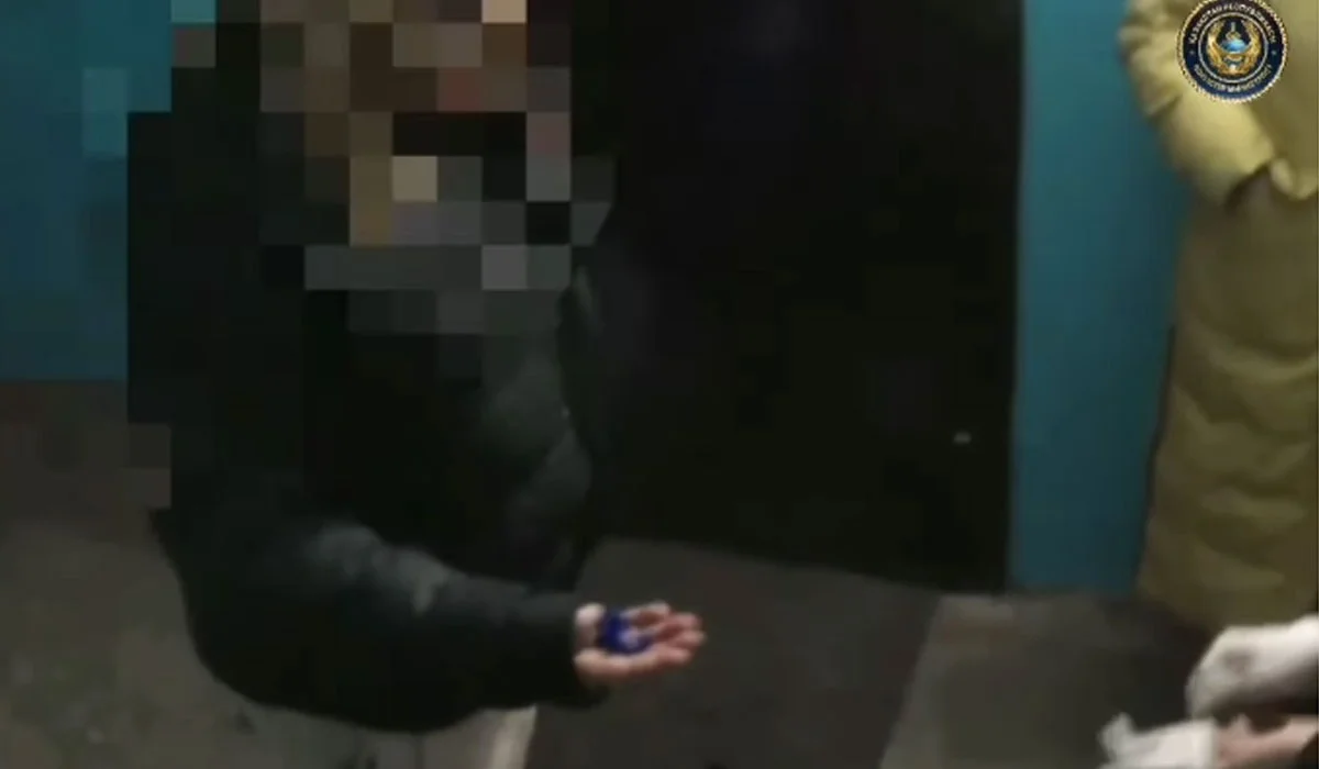 Павлодарда есірткі сатып жүрген әйел адам ұсталды (ВИДЕО)