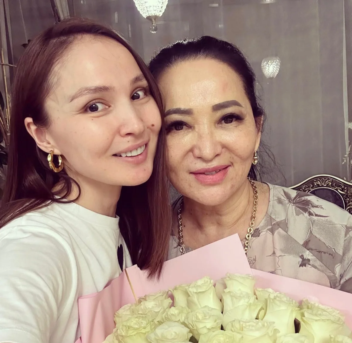 «Алданса – күресіп шыңдалады»: Гүлзира Айдарбекова үйінен айырылған келініне көмектеспейтінін ашық айтты