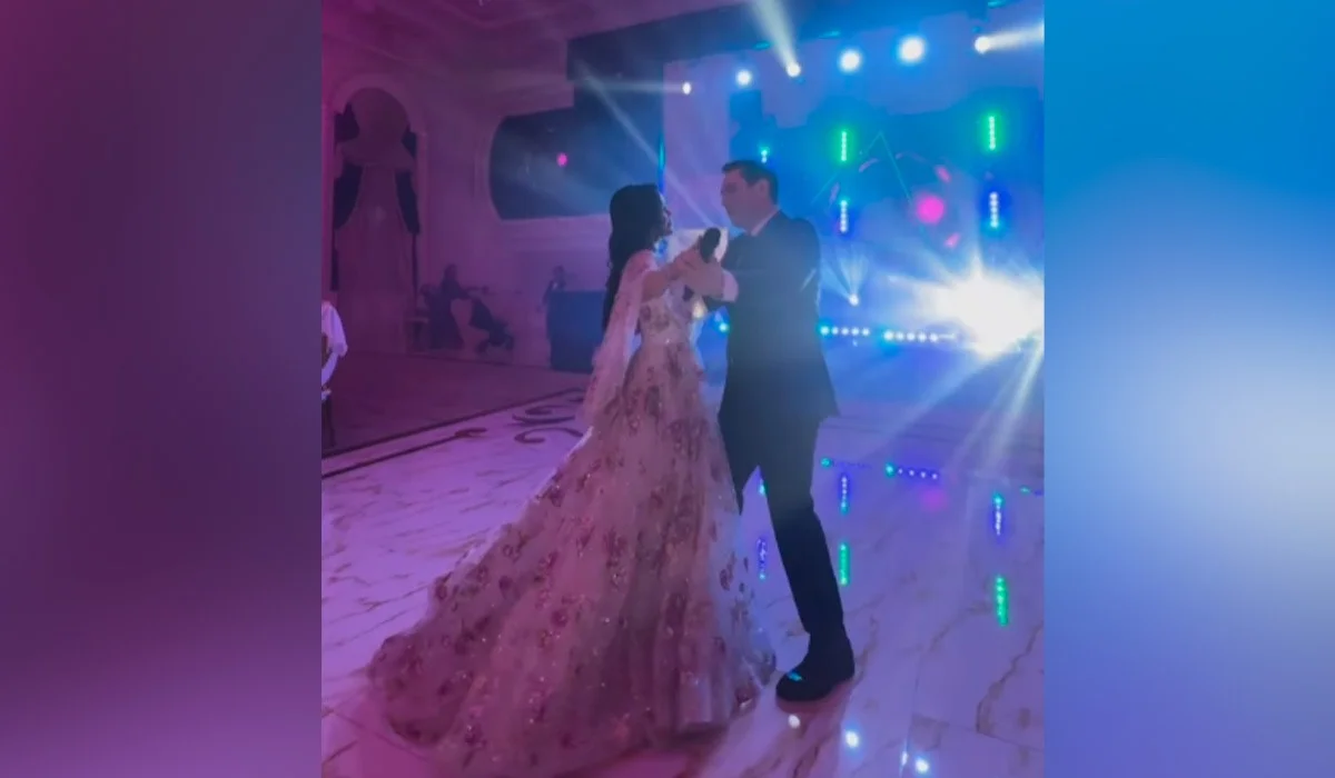 «Сүйемін. Ғашықпын. Жақсы көремін»: Әйгерім Қалаубаева мен Нұрлан Әлімжанов түріктің әйгілі әніне вальс биледі (ВИДЕО)
